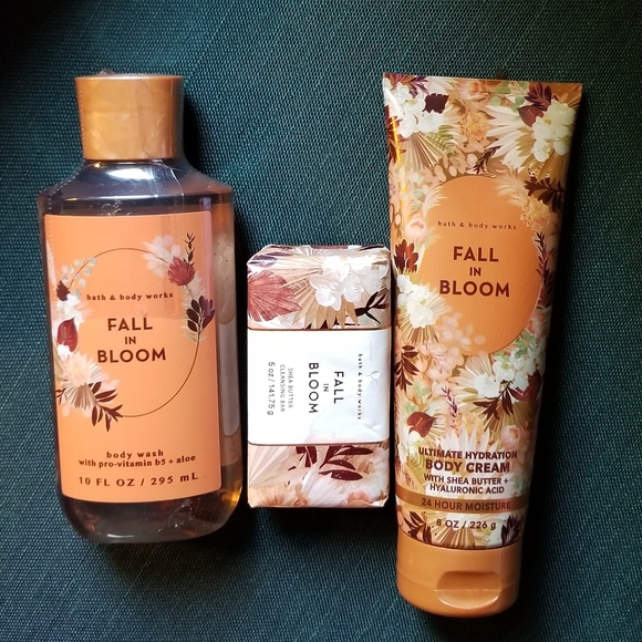 Bath & Body Works Other - Bath & Body Works Fall in Bloom Body Wash Set - Orange and White